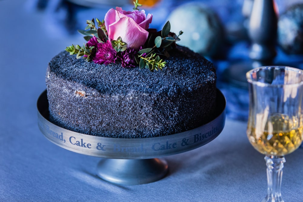 Desigining Your Werdding Cake - Levan's Catering